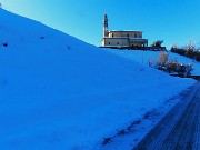 Miragoli con Monte Castello (1089 m), innevati e baciati dal sole-22nov25 - FOTOGALLERY